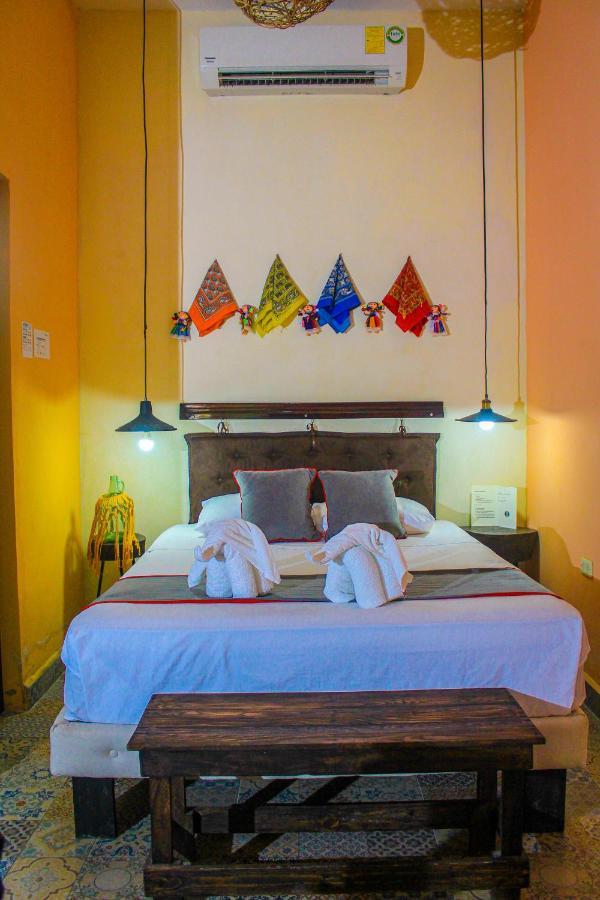 Casa Aluxes Hotel 巴利亚多利德 外观 照片