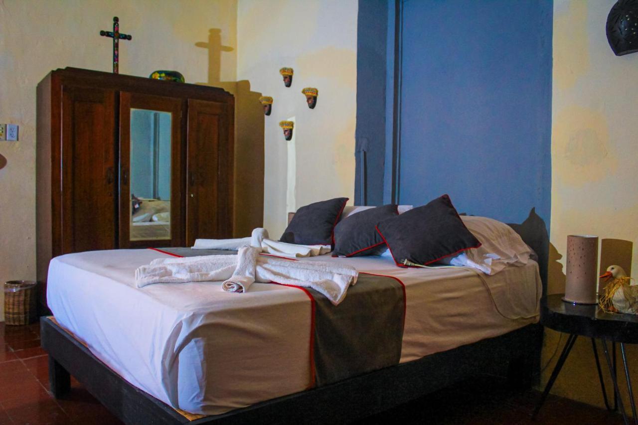 Casa Aluxes Hotel 巴利亚多利德 外观 照片