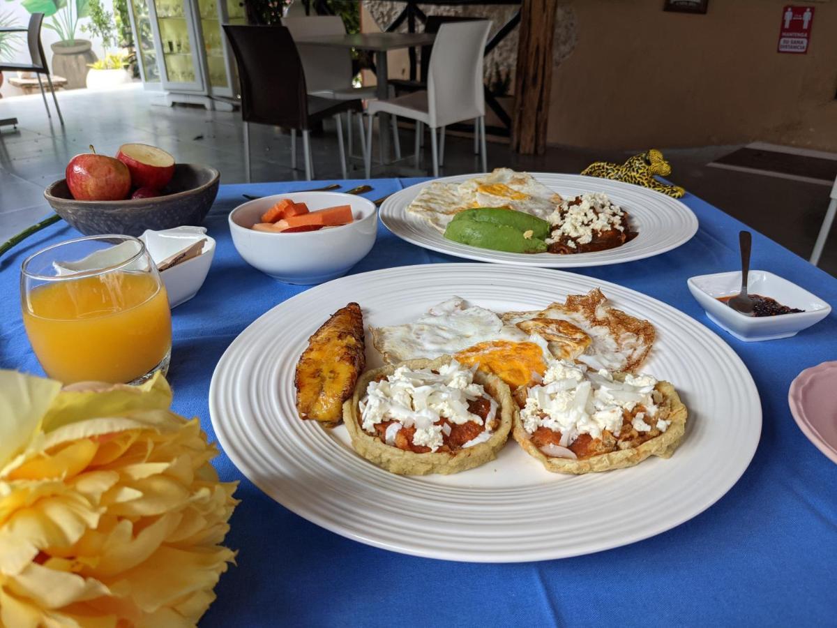 Casa Aluxes Hotel 巴利亚多利德 外观 照片
