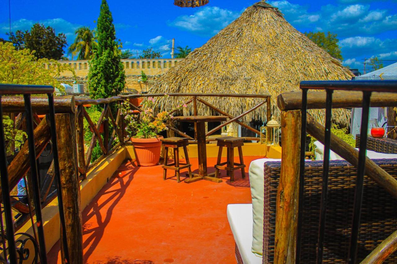Casa Aluxes Hotel 巴利亚多利德 外观 照片